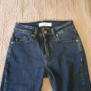 Annaka Mid Rise Super Skinny Jeans